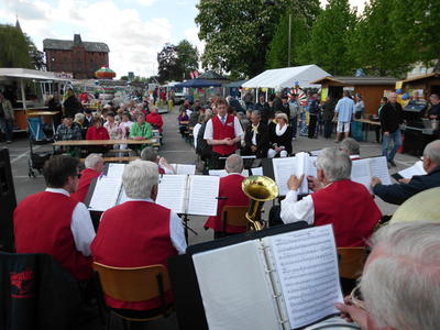 Bild vergr��ern: B�tzower Hafenfest