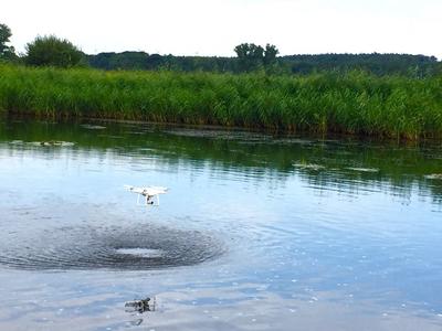 Bild vergr��ern: Drohne �ber dem B�tzower See