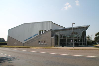 Bild vergr&ouml;&szlig;ern: Blick auf die Sporthalle, Eingangsbereich