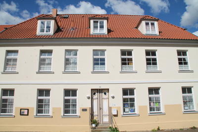 Bild vergr&ouml;&szlig;ern: In der Pfaffenstraße ist das Gebäude der Reformierten Kirche in Mecklenburg - Bützow.