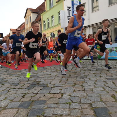 Bild vergr&ouml;&szlig;ern: 14. B&uuml;Wo-Citylauf Start 5 10 km
