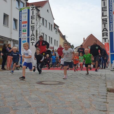 Bild vergr&ouml;&szlig;ern: Start des Bambinilaufs - 15. B&uuml;Wo-Citylauf