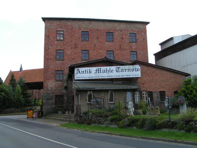 Bild vergr&ouml;&szlig;ern: De Antik Mühle in Tarnow befindet sich in einem alten Gebäude.