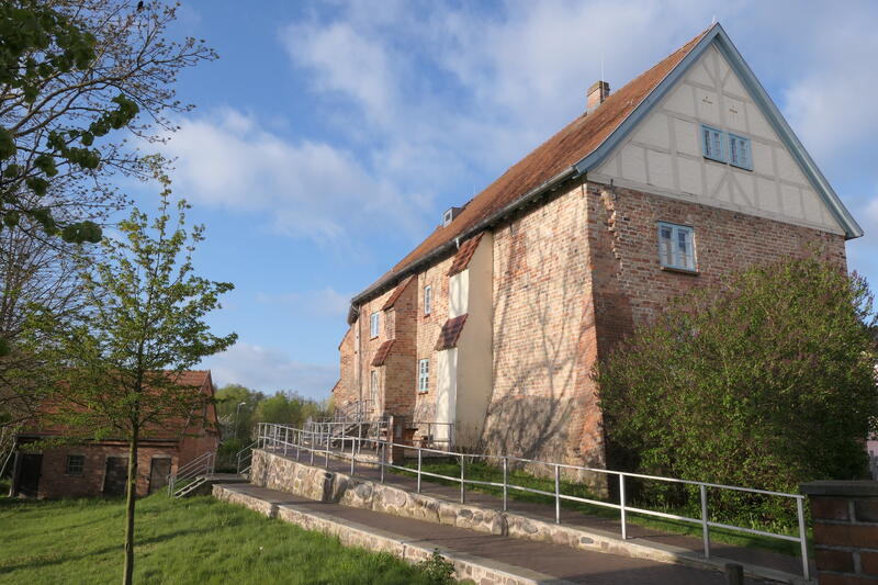 KrummesHaus_3-5-23_Ruckseite_cATheis
