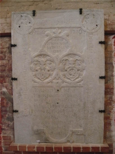 Bild vergrößern: Restaurierte Grabplatte des Bürgermeisters Johann Oldenburg
