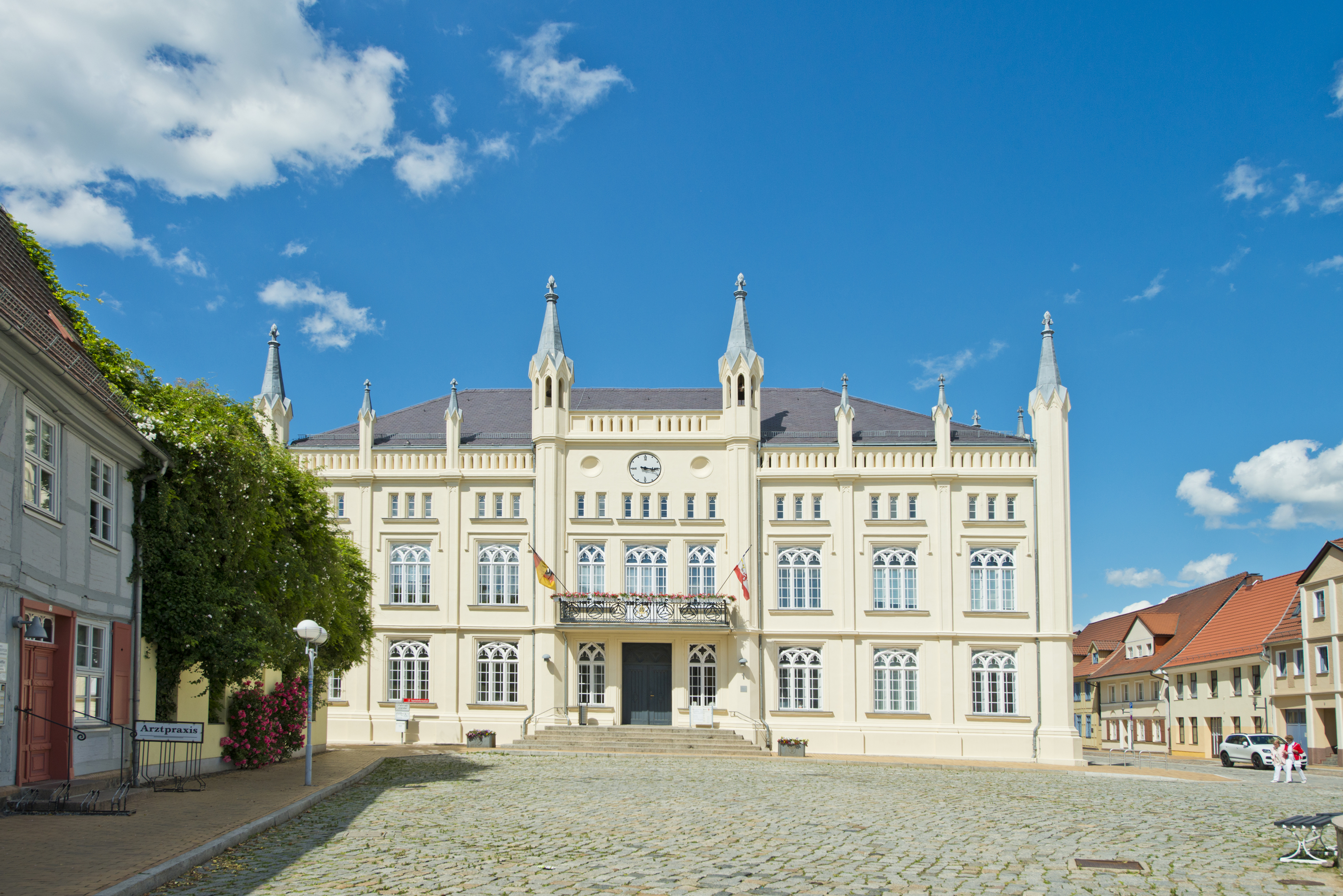 Bild vergr��ern: Rathaus frontal