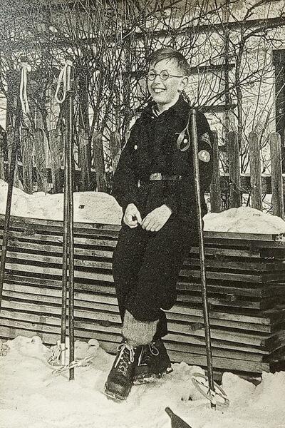 Bild vergr��ern: Wolfgang Schmidtbauer bei einer Skiausbildung im Winter 1943/44